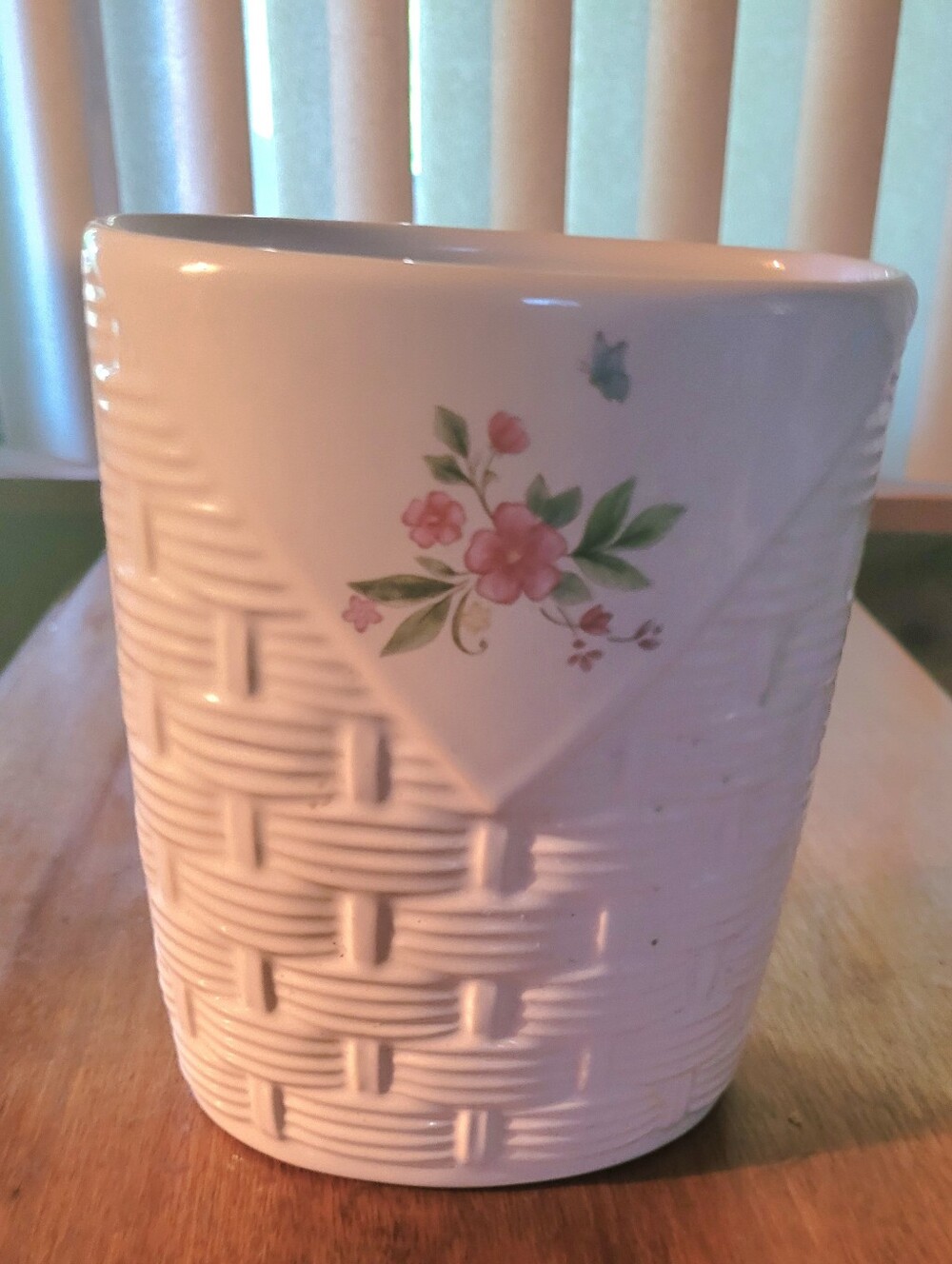 Pfaltzgraff Basket Weave And Floral Vase/planter. (115)